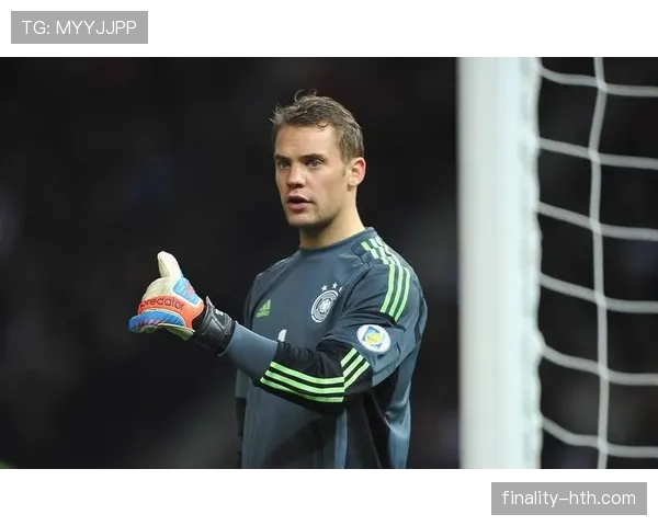 诺伊尔革新门将理念，引领门将角色新时代