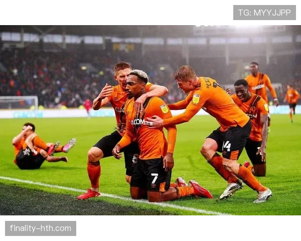 赫尔城球迷迎来重建新赛季，信心与希望持续升温