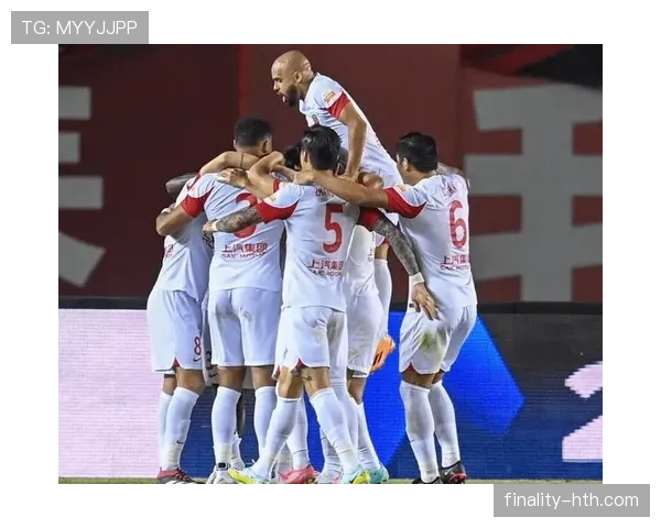 智利队中路渗透战术解析:如何高效撕开防线创造进攻良机 智利队中路渗透战术解析:如何高效撕开防线创造进攻良机