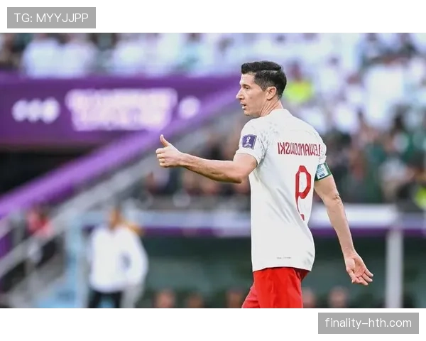 莱万金球争议:背后是否足坛最大错失与评选标准之争 莱万金球争议:背后是否足坛最大错失与评选标准之争